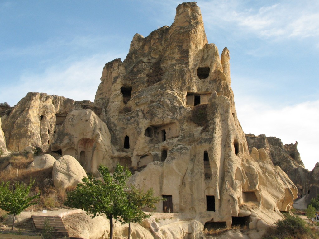 Ett kloster i fyra våningar i Cappadocia